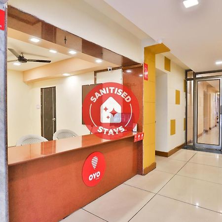 Oyo 13668 Hotel Utsav Vadodara Zewnętrze zdjęcie