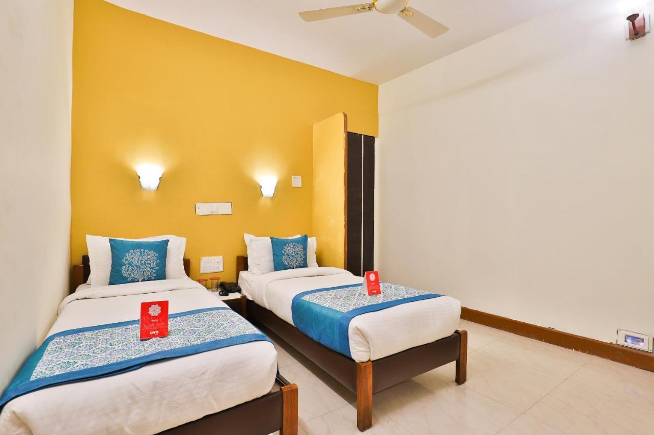 Oyo 13668 Hotel Utsav Vadodara Zewnętrze zdjęcie