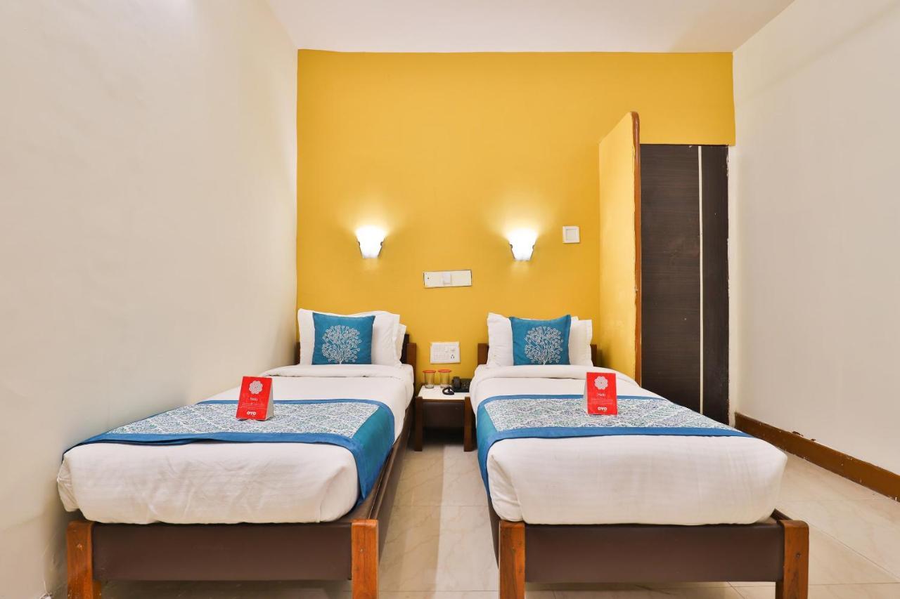 Oyo 13668 Hotel Utsav Vadodara Zewnętrze zdjęcie