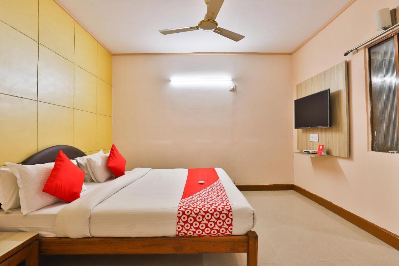 Oyo 13668 Hotel Utsav Vadodara Zewnętrze zdjęcie