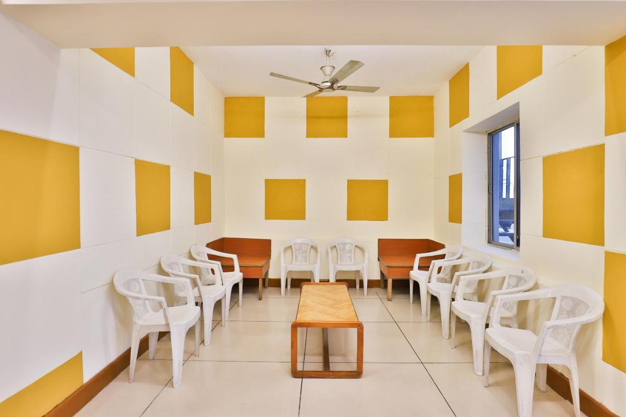 Oyo 13668 Hotel Utsav Vadodara Zewnętrze zdjęcie