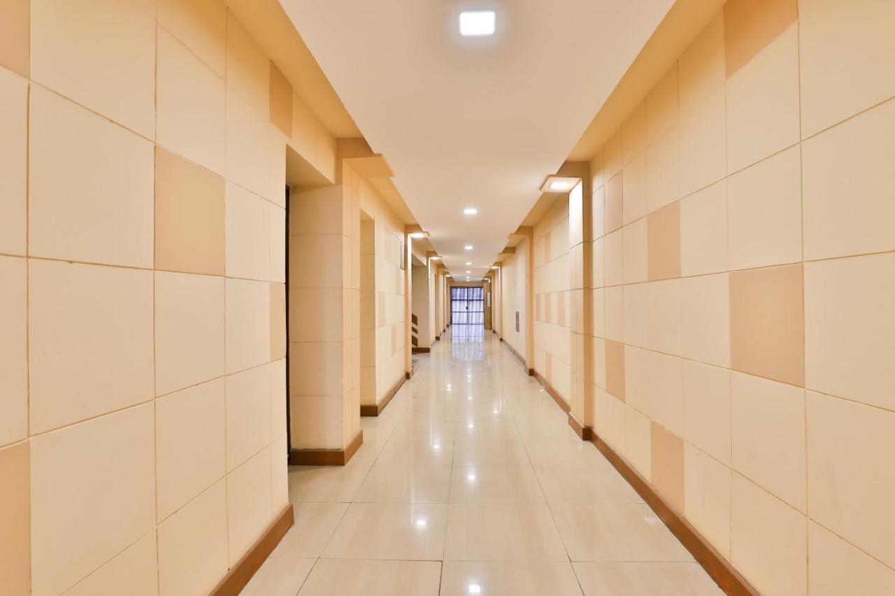 Oyo 13668 Hotel Utsav Vadodara Zewnętrze zdjęcie