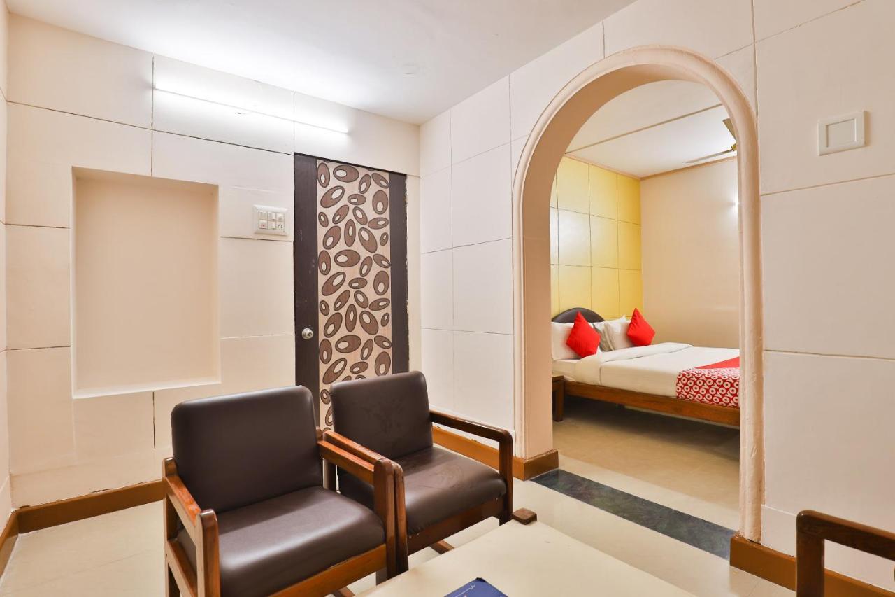Oyo 13668 Hotel Utsav Vadodara Zewnętrze zdjęcie