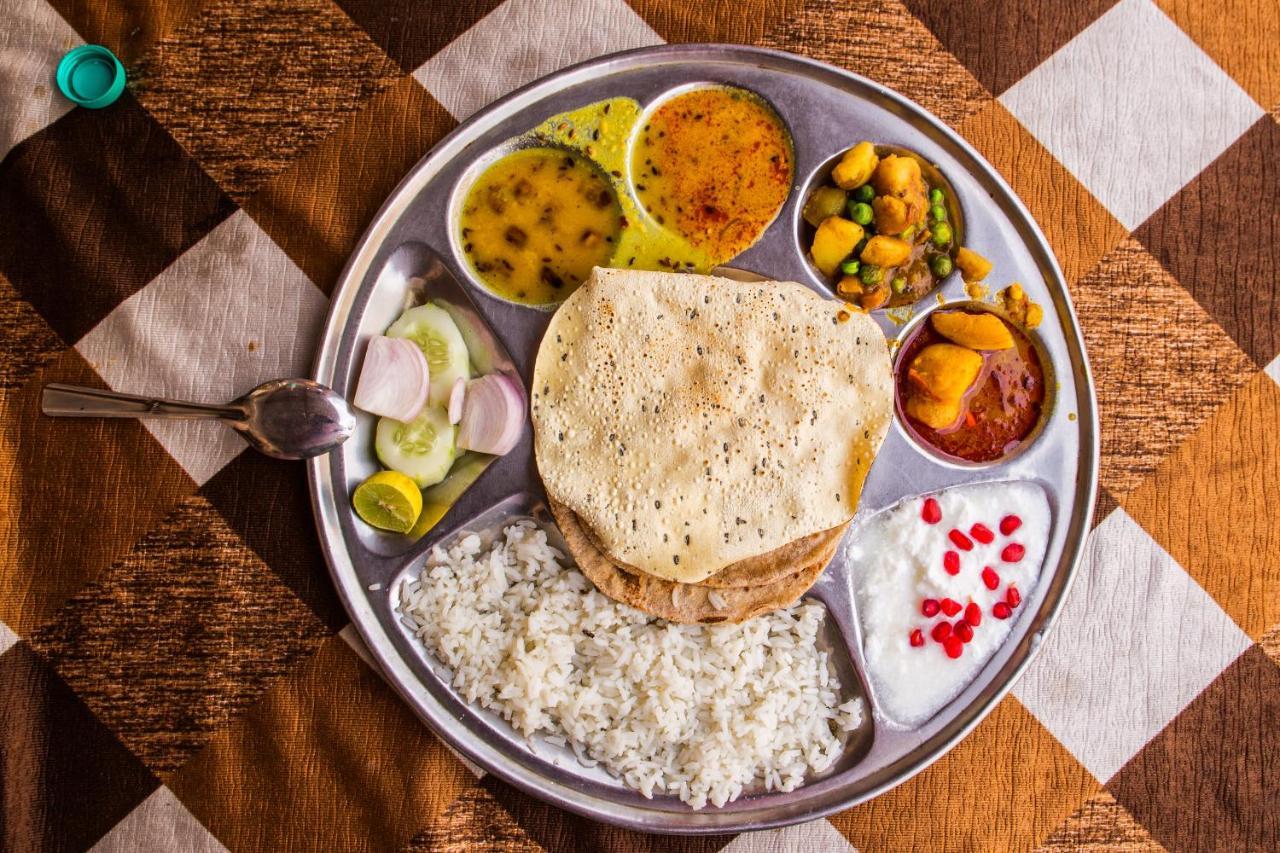 Oyo 13668 Hotel Utsav Vadodara Zewnętrze zdjęcie