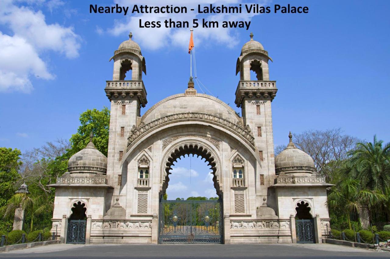 Oyo 13668 Hotel Utsav Vadodara Zewnętrze zdjęcie